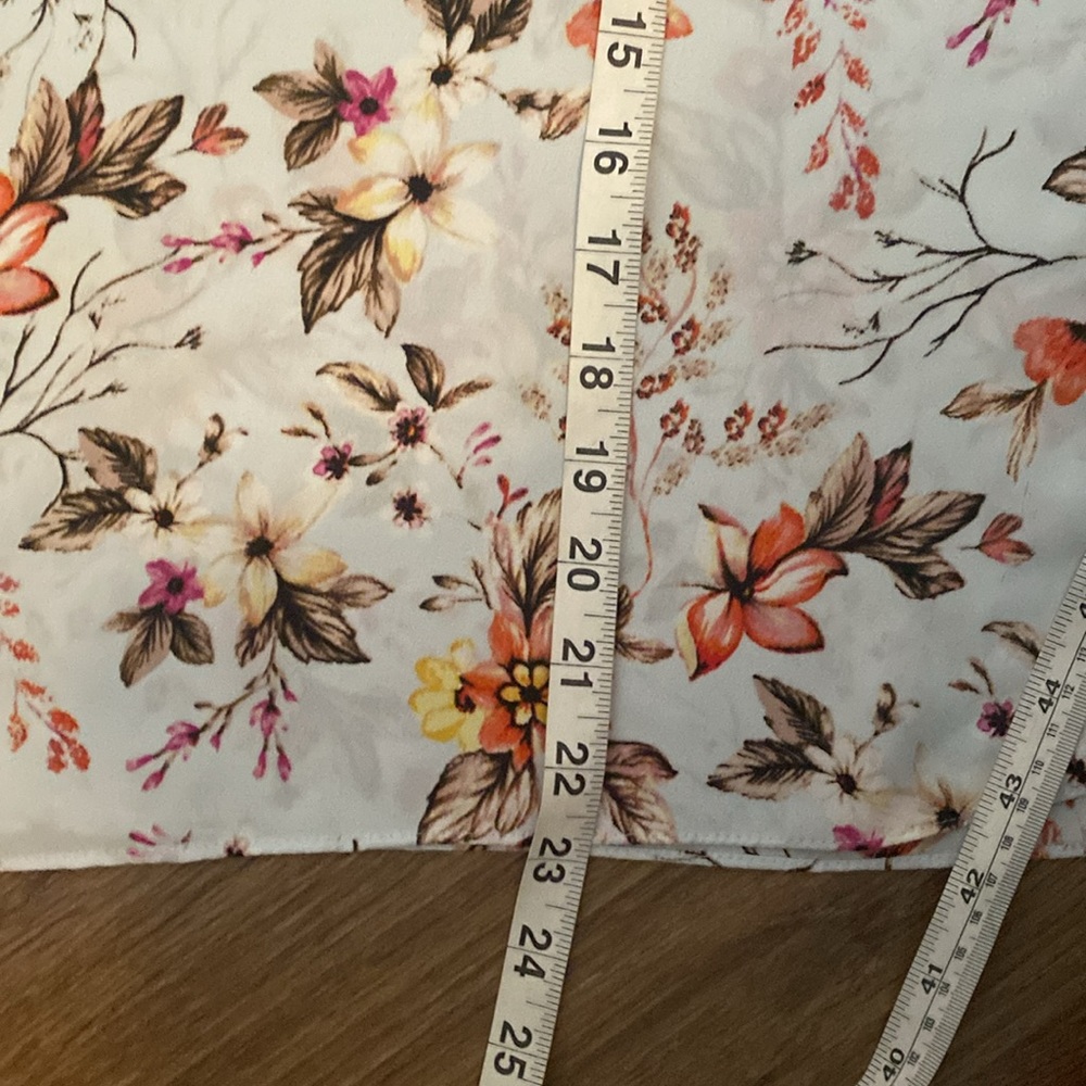 🥭 (4 for $15)!Light blue floral blouse Emma and Olivia - Picture 6 of 9
